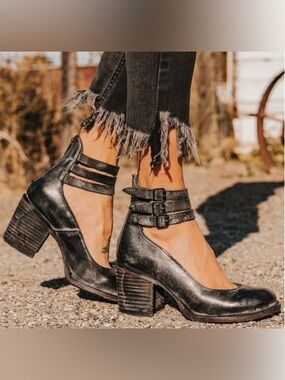 Freebird Randi in Black Leather Size 7 in EUC
